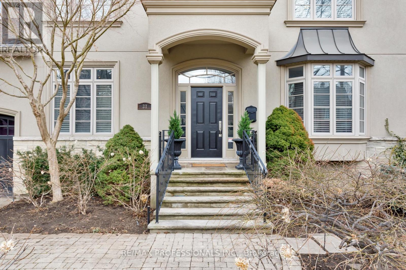 31 Gardenvale Road, Toronto, Ontario  M8Z 4C2 - Photo 6 - W12921018