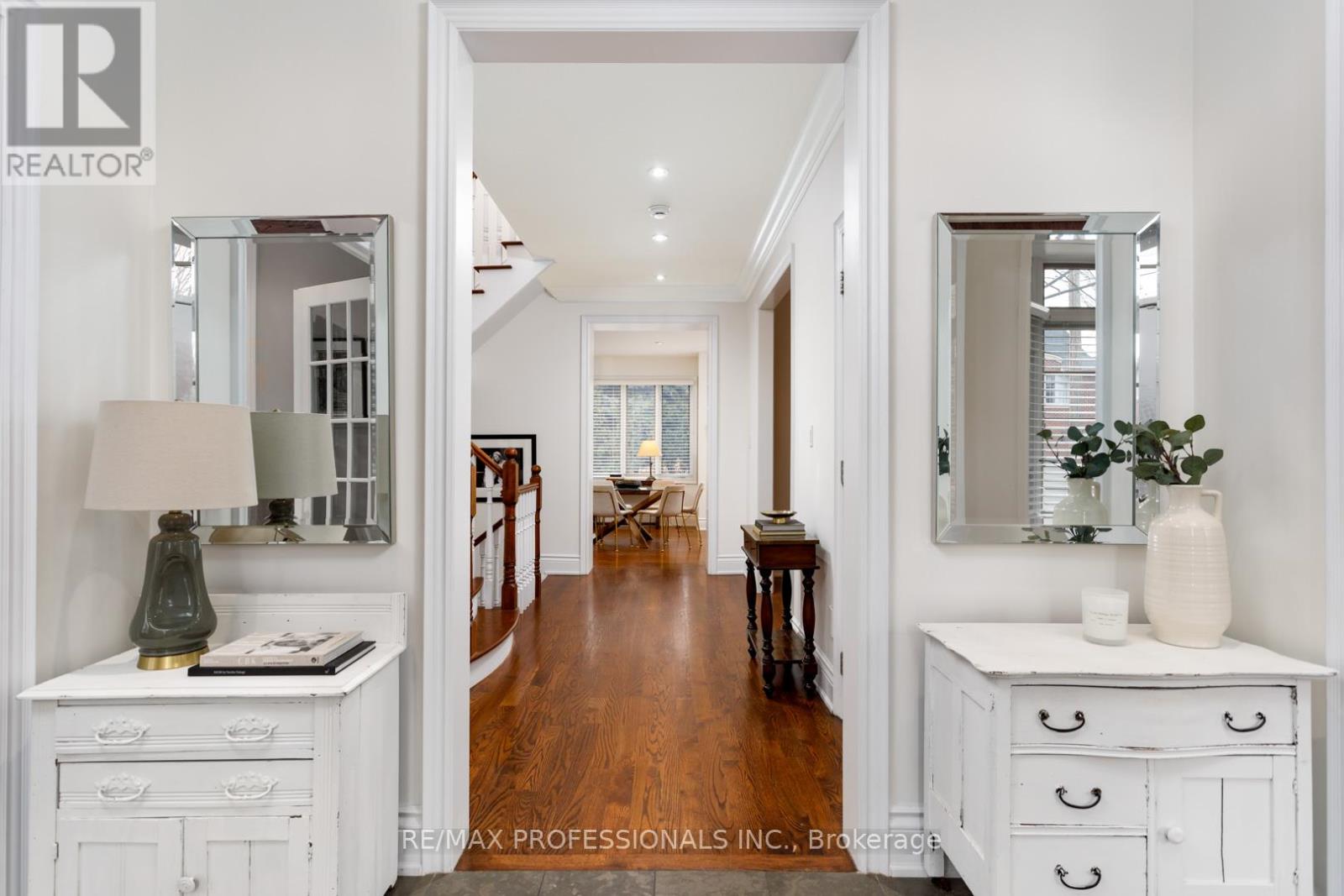 31 Gardenvale Road, Toronto, Ontario  M8Z 4C2 - Photo 8 - W12921018