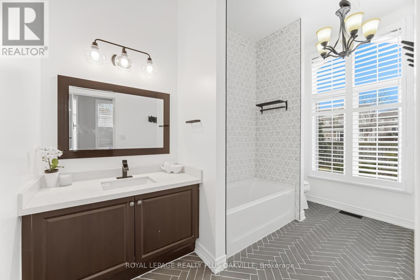 3409 Liptay Avenue, Oakville, Ontario  L6M 0M8 - Photo 33 - W12921022