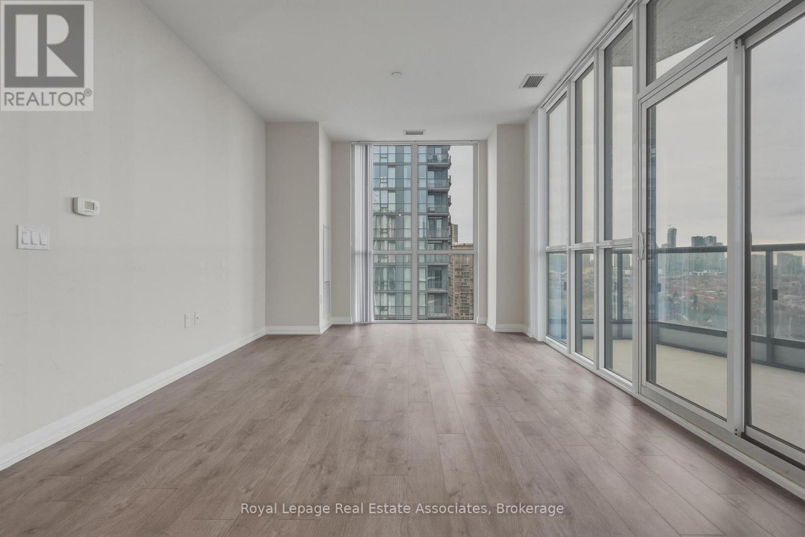 1504 - 65 Watergarden Drive, Mississauga, Ontario  L5R 0G9 - Photo 11 - W12921024