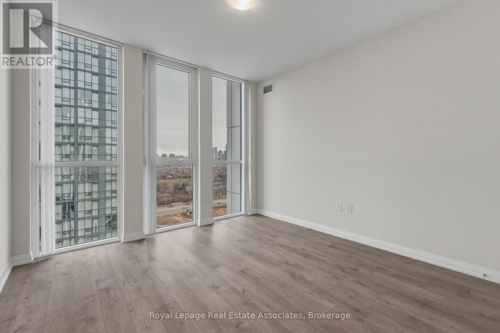 1504 - 65 Watergarden Drive, Mississauga, Ontario  L5R 0G9 - Photo 13 - W12921024