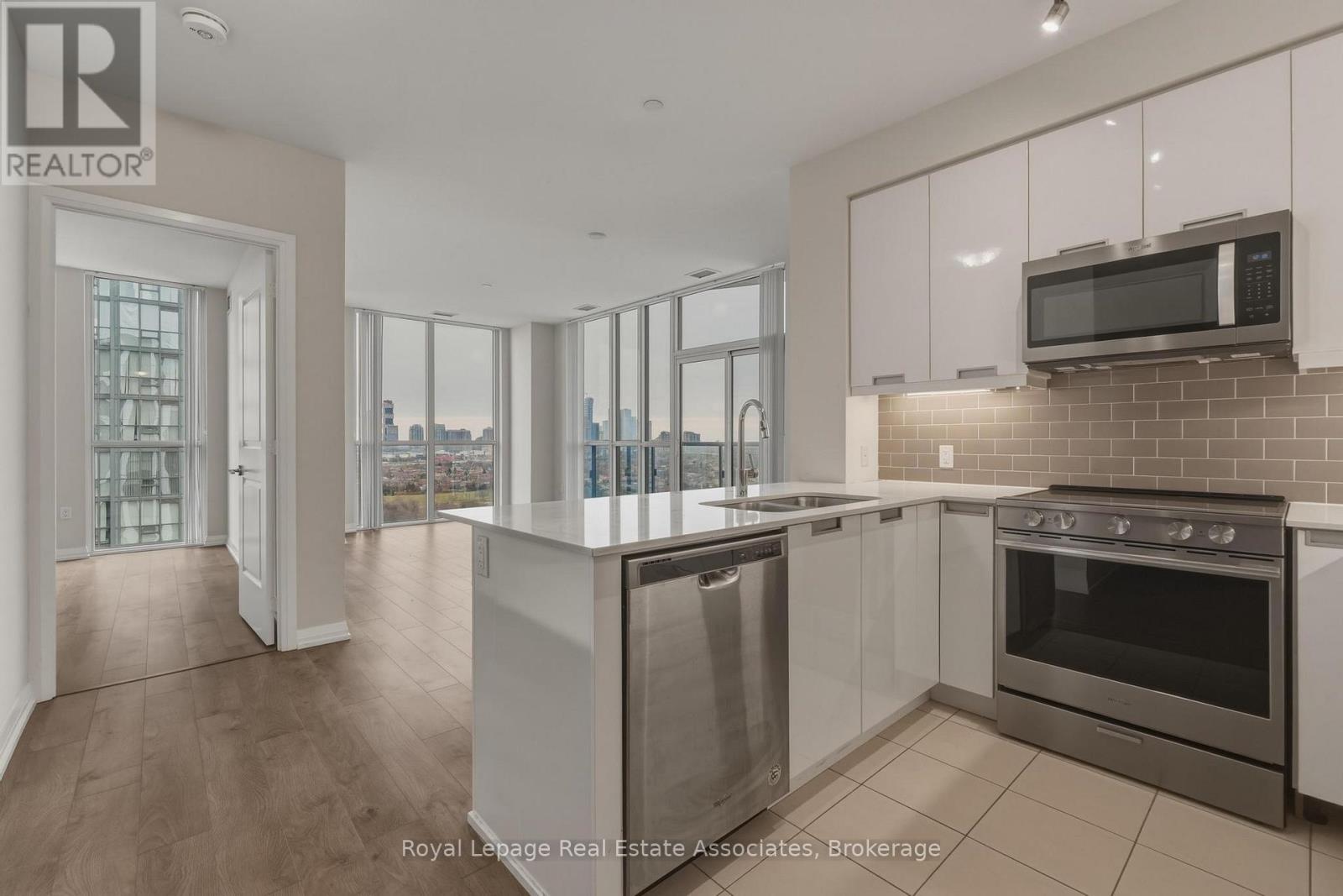 1504 - 65 Watergarden Drive, Mississauga, Ontario  L5R 0G9 - Photo 2 - W12921024