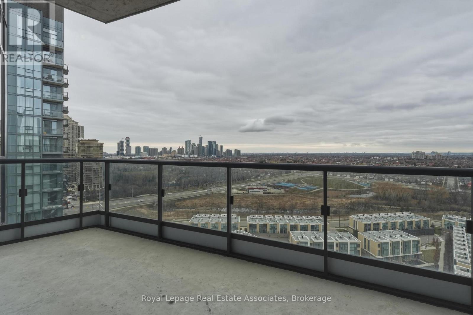 1504 - 65 Watergarden Drive, Mississauga, Ontario  L5R 0G9 - Photo 28 - W12921024