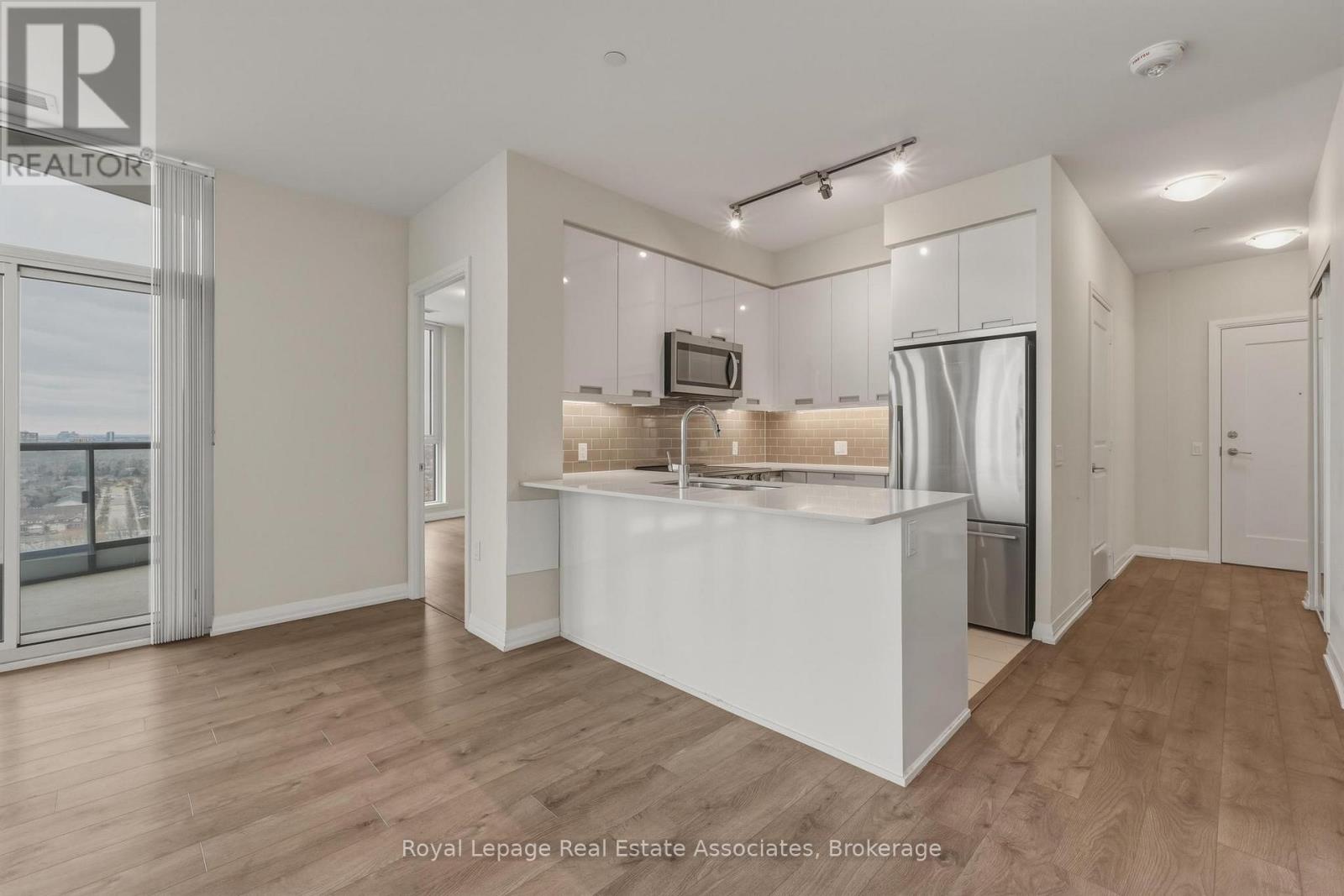 1504 - 65 Watergarden Drive, Mississauga, Ontario  L5R 0G9 - Photo 4 - W12921024