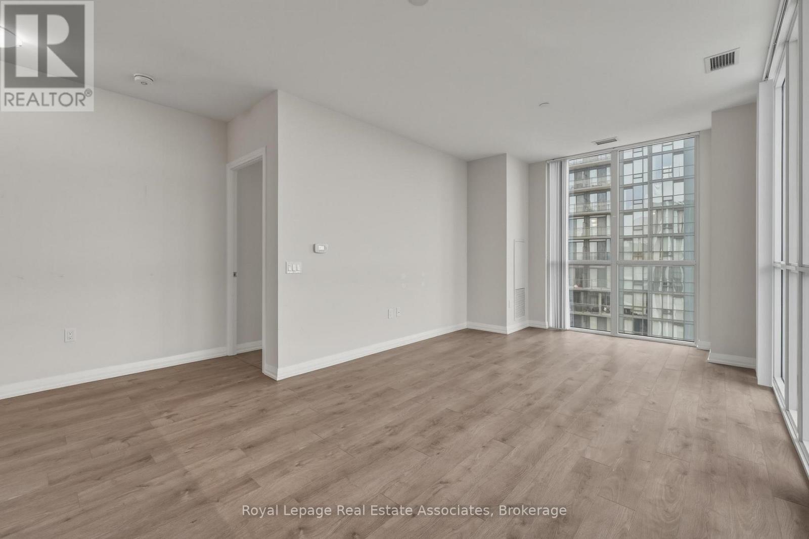 1504 - 65 Watergarden Drive, Mississauga, Ontario  L5R 0G9 - Photo 8 - W12921024