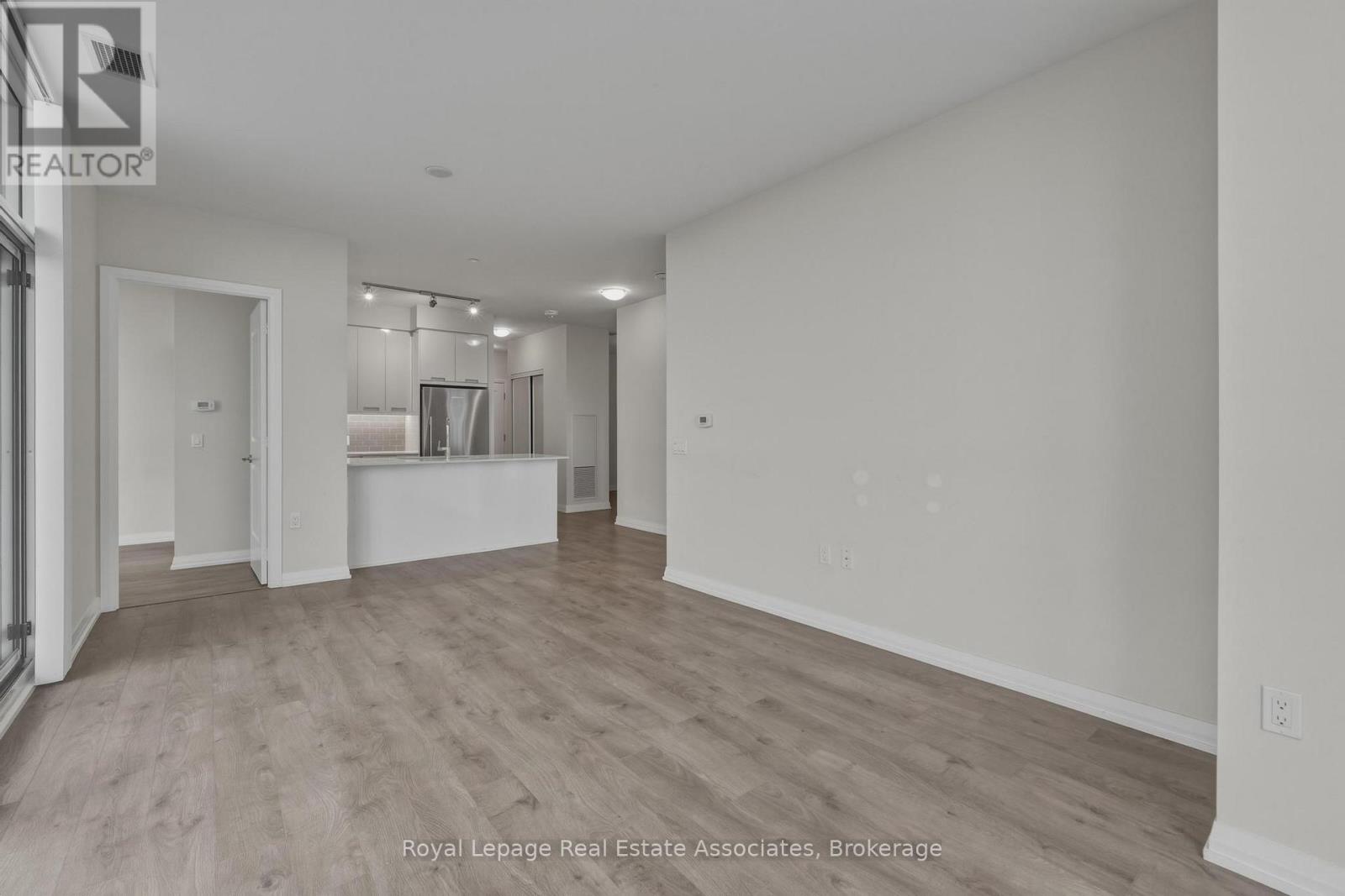 1504 - 65 Watergarden Drive, Mississauga, Ontario  L5R 0G9 - Photo 9 - W12921024