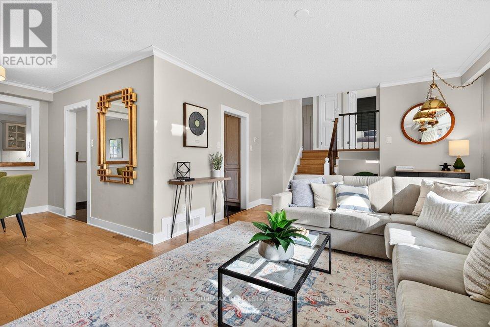 1525 Holburne Road, Mississauga, Ontario  L5E 2L7 - Photo 11 - W12921026