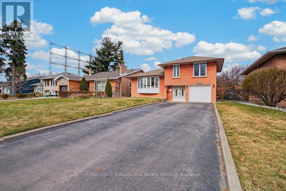 1525 Holburne Road, Mississauga, Ontario  L5E 2L7 - Photo 2 - W12921026