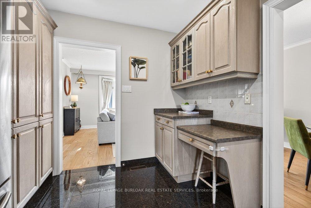 1525 Holburne Road, Mississauga, Ontario  L5E 2L7 - Photo 21 - W12921026