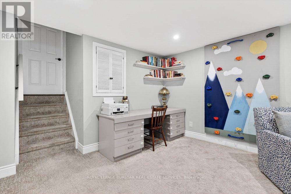 1525 Holburne Road, Mississauga, Ontario  L5E 2L7 - Photo 30 - W12921026