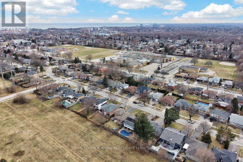 1525 Holburne Road, Mississauga, Ontario  L5E 2L7 - Photo 48 - W12921026