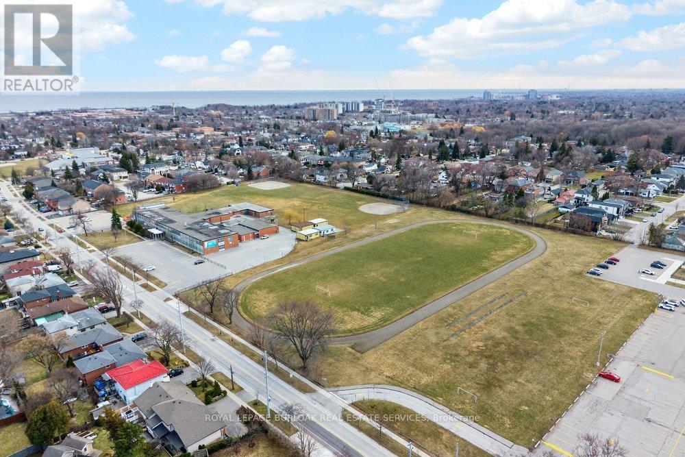 1525 Holburne Road, Mississauga, Ontario  L5E 2L7 - Photo 49 - W12921026