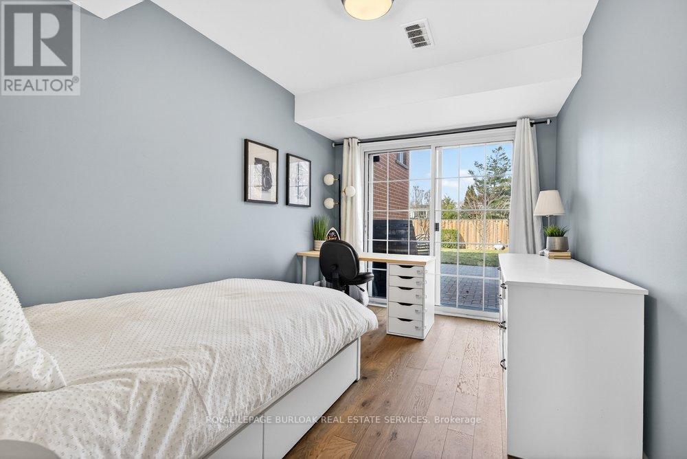 1525 Holburne Road, Mississauga, Ontario  L5E 2L7 - Photo 6 - W12921026