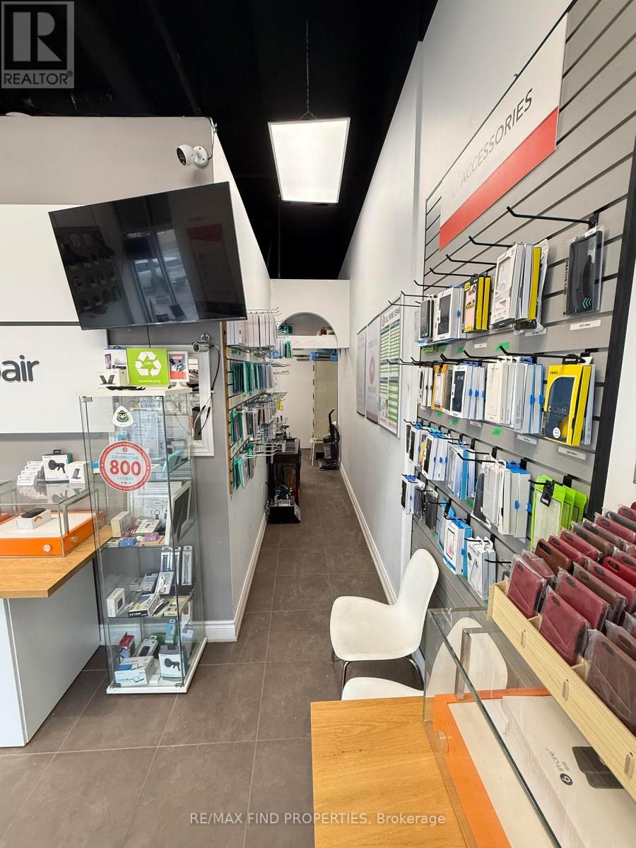 115 - 216 Oak Park Boulevard, Oakville, Ontario  L6H 7S8 - Photo 5 - W12921054