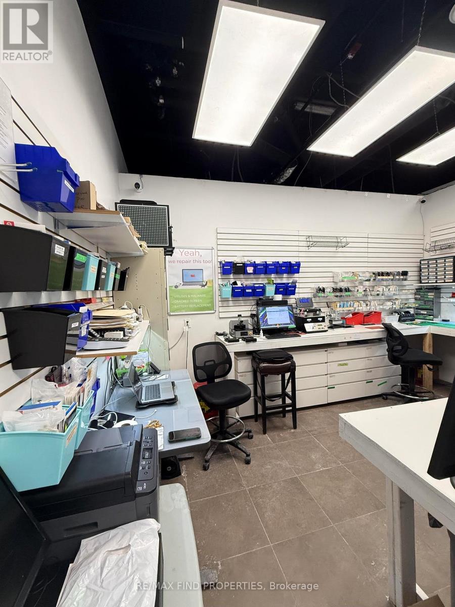 115 - 216 Oak Park Boulevard, Oakville, Ontario  L6H 7S8 - Photo 8 - W12921054