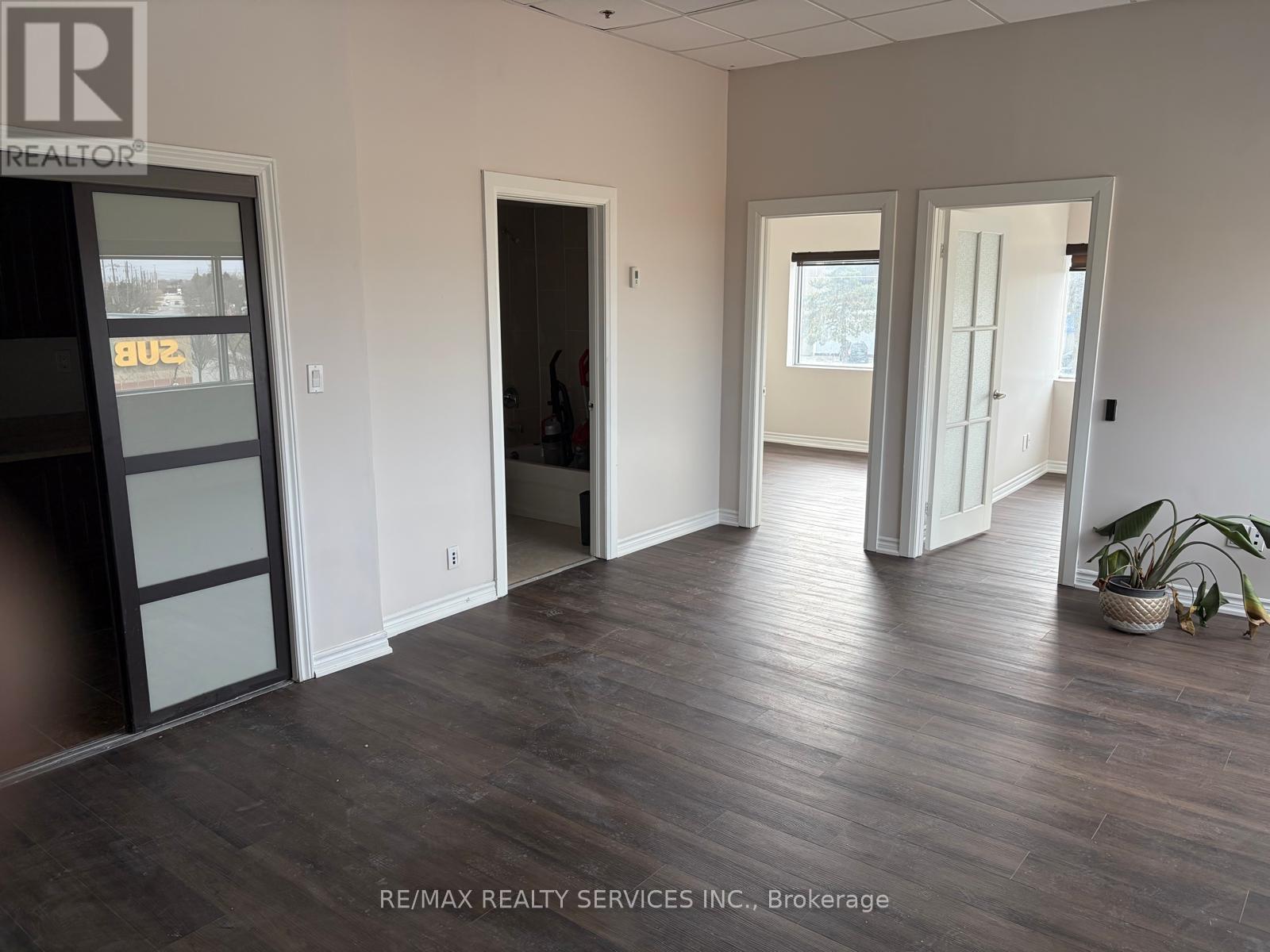 216 - 19 Woodbine Downs Boulevard, Toronto, Ontario  M9W 6N5 - Photo 4 - W12921068