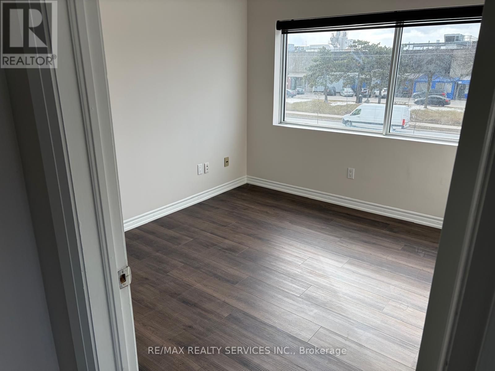 216 - 19 Woodbine Downs Boulevard, Toronto, Ontario  M9W 6N5 - Photo 5 - W12921068