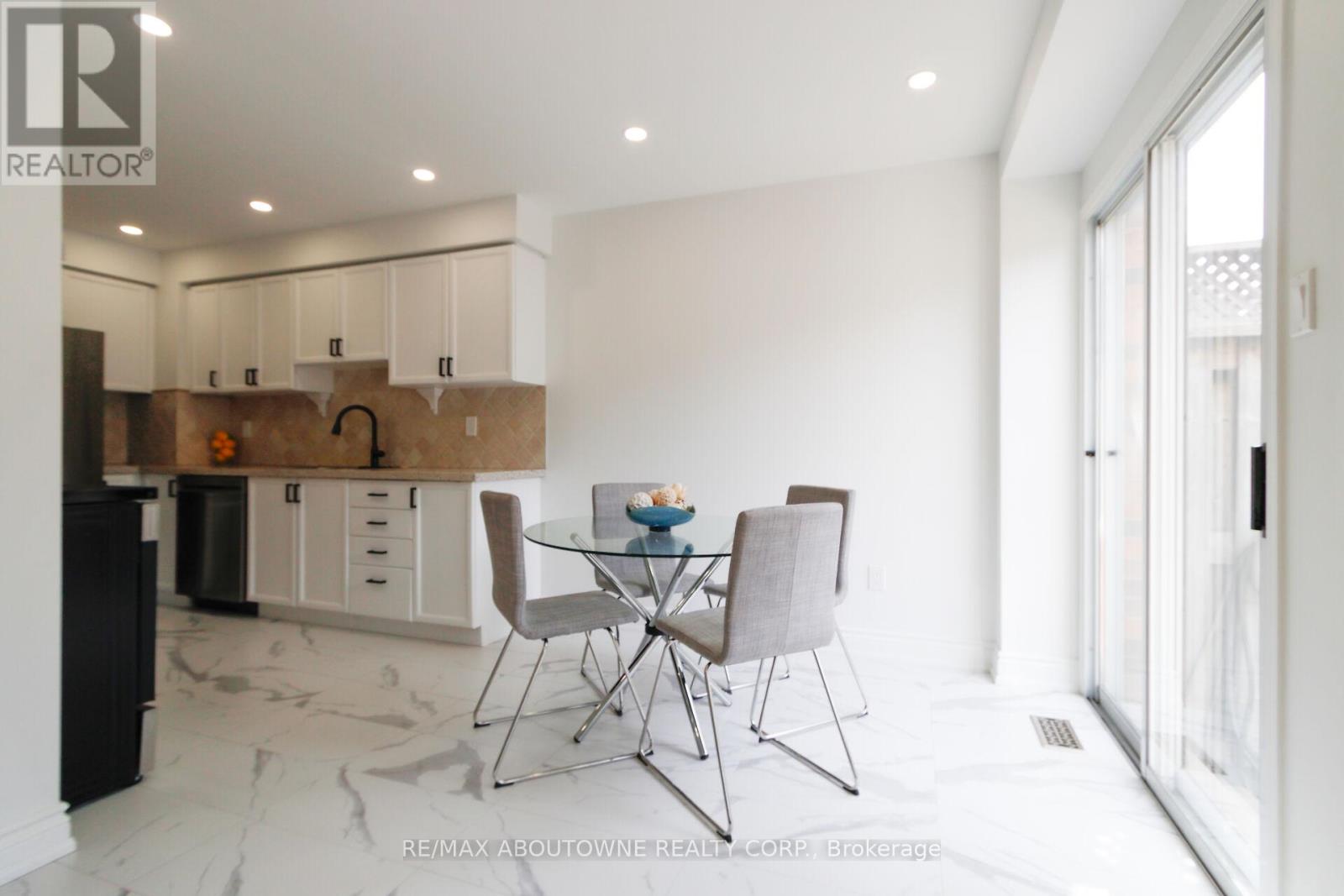 1114 Lindsay Drive, Oakville, Ontario  L6M 3B4 - Photo 16 - W12921138