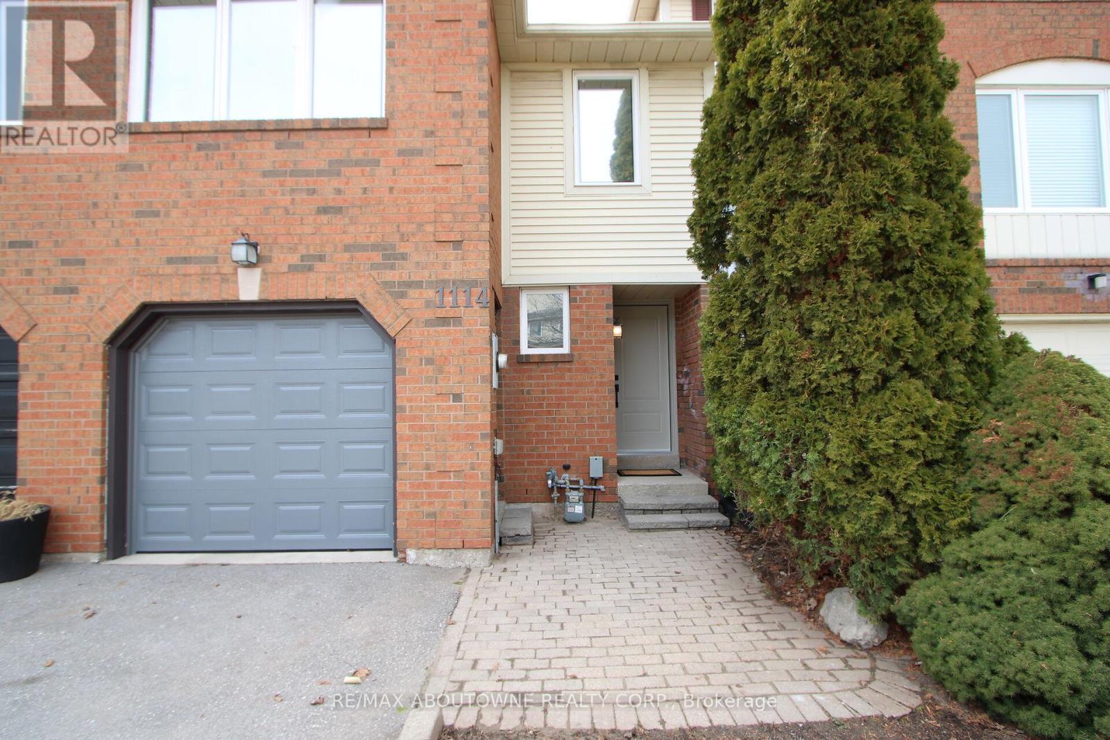 1114 Lindsay Drive, Oakville, Ontario  L6M 3B4 - Photo 2 - W12921138