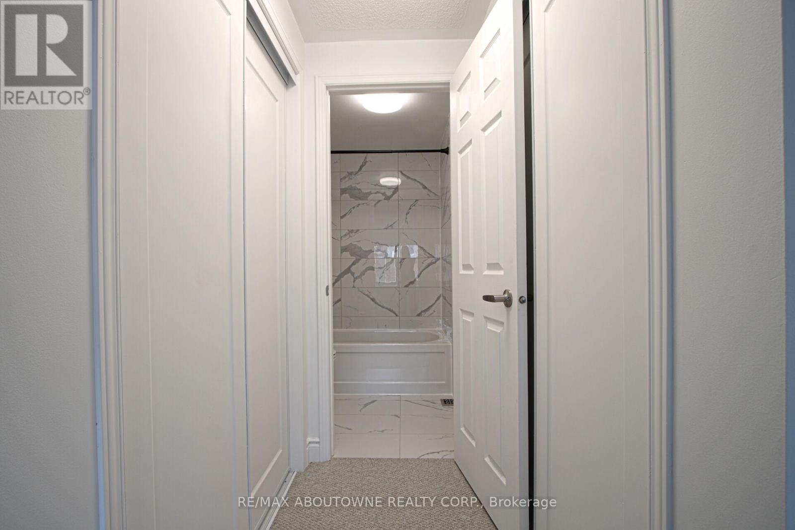 1114 Lindsay Drive, Oakville, Ontario  L6M 3B4 - Photo 22 - W12921138