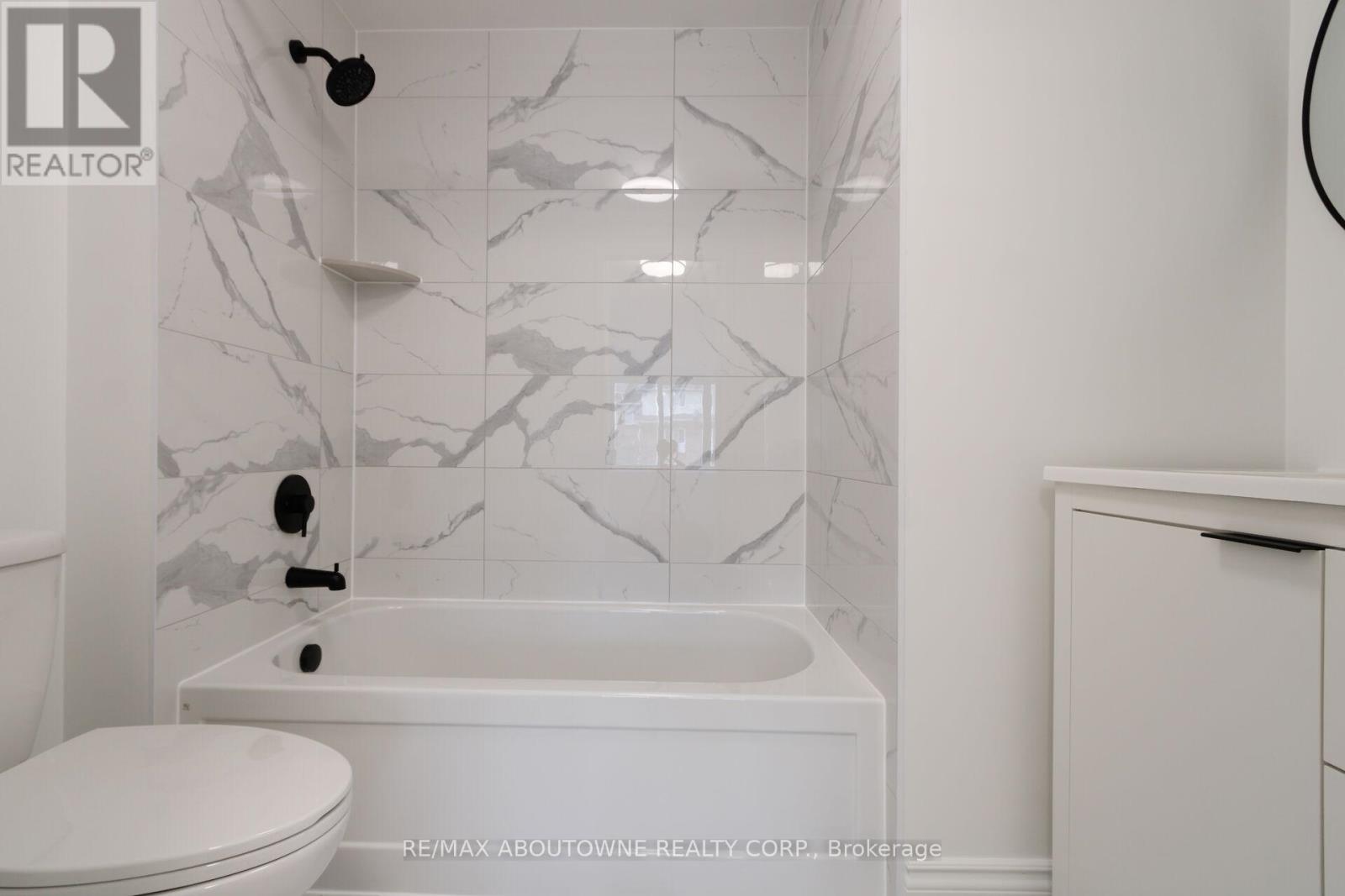 1114 Lindsay Drive, Oakville, Ontario  L6M 3B4 - Photo 23 - W12921138