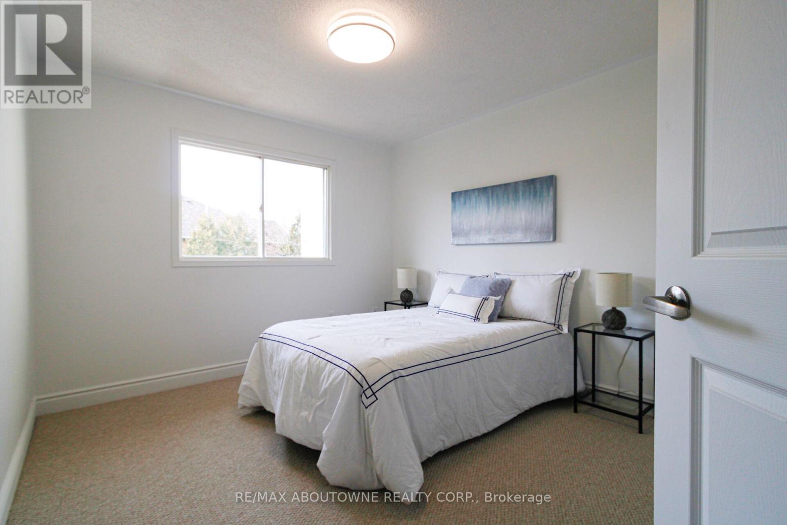 1114 Lindsay Drive, Oakville, Ontario  L6M 3B4 - Photo 27 - W12921138