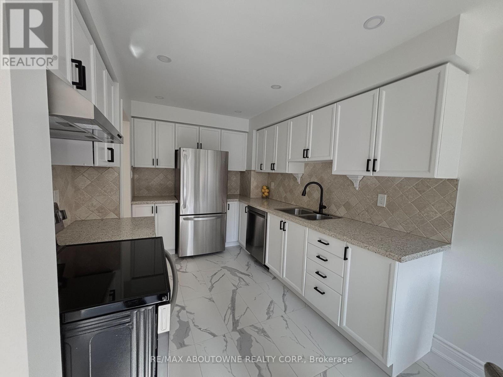 1114 Lindsay Drive, Oakville, Ontario  L6M 3B4 - Photo 36 - W12921138