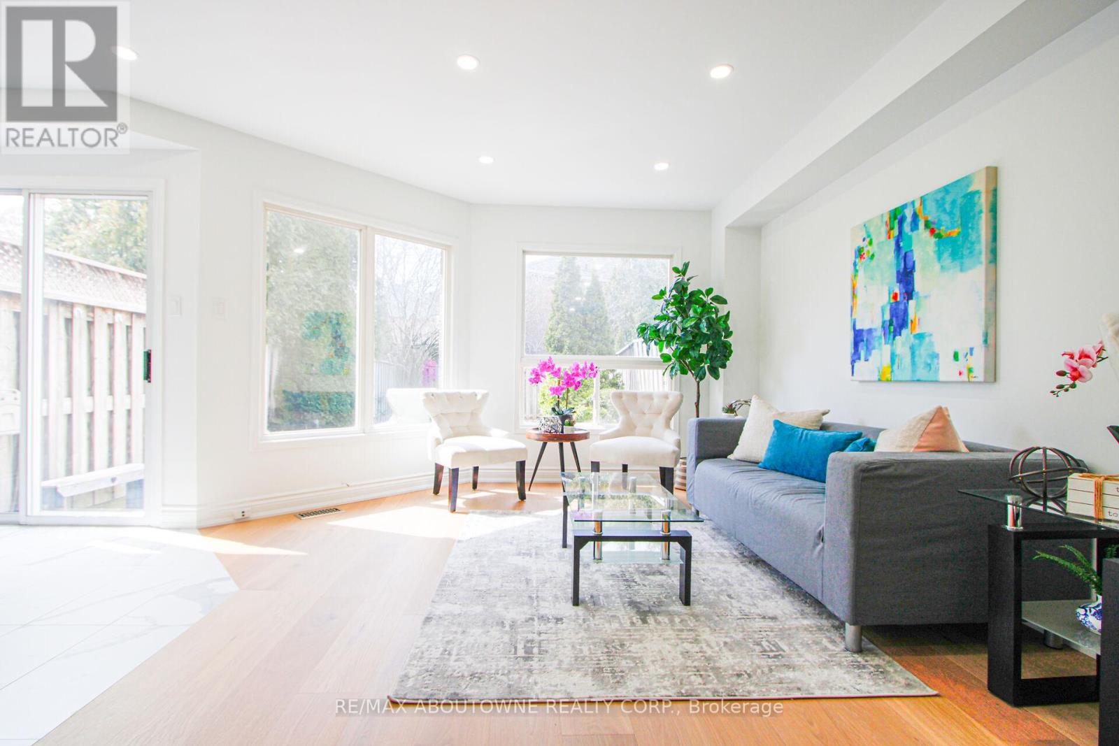 1114 Lindsay Drive, Oakville, Ontario  L6M 3B4 - Photo 6 - W12921138