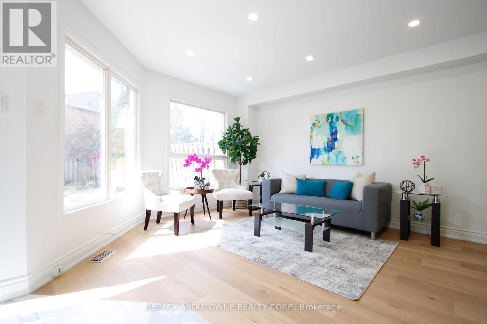 1114 Lindsay Drive, Oakville, Ontario  L6M 3B4 - Photo 7 - W12921138