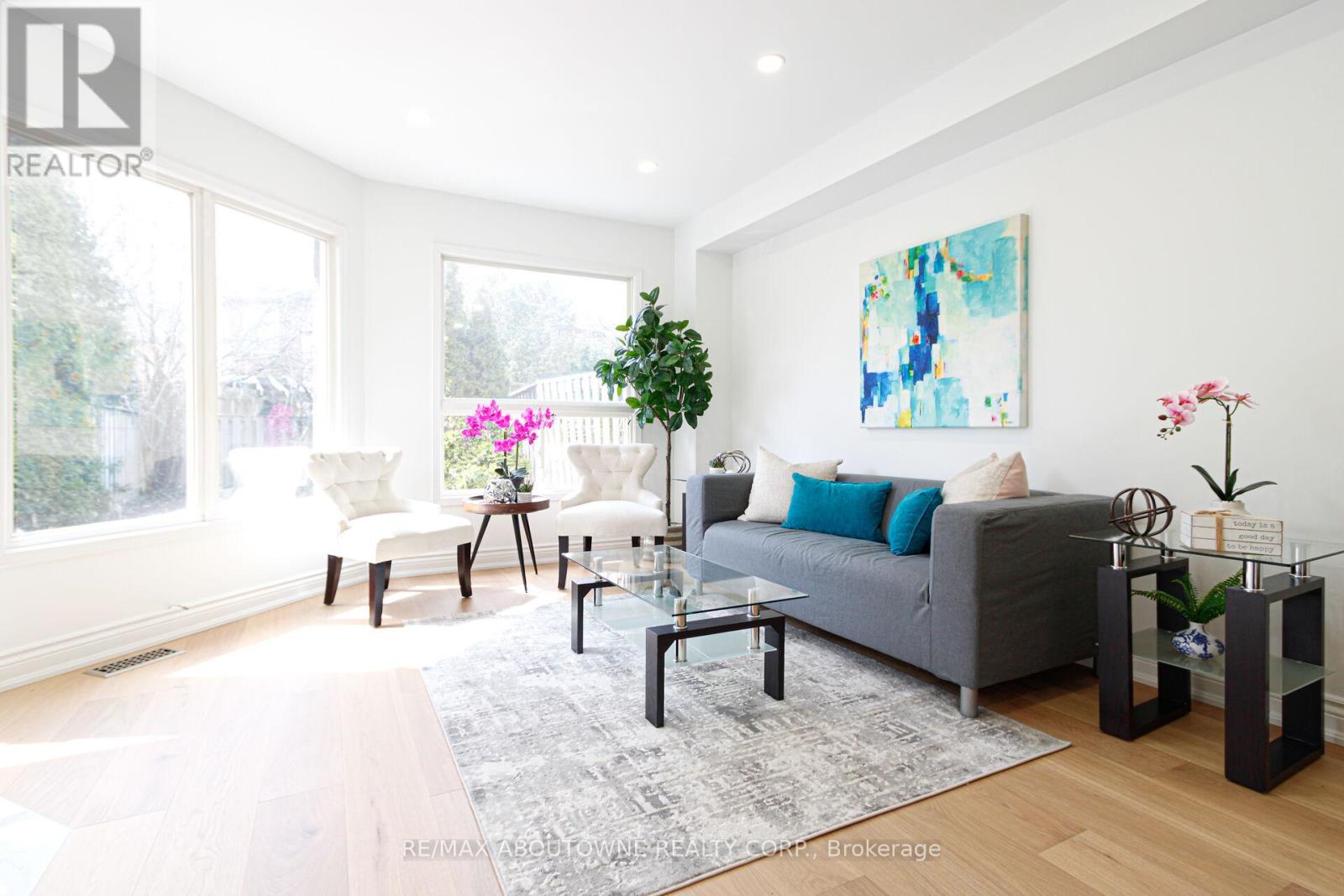 1114 Lindsay Drive, Oakville, Ontario  L6M 3B4 - Photo 8 - W12921138