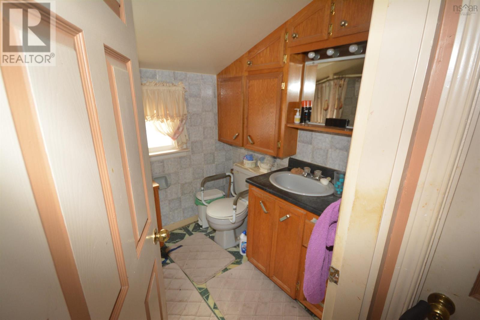 563 Herring Cove Road, Halifax, Nova Scotia  B3R 1X3 - Photo 10 - 202605307