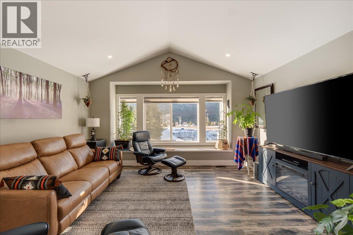 1953 Sandy Road, Castlegar, British Columbia  V1N 4T1 - Photo 6 - 10379009