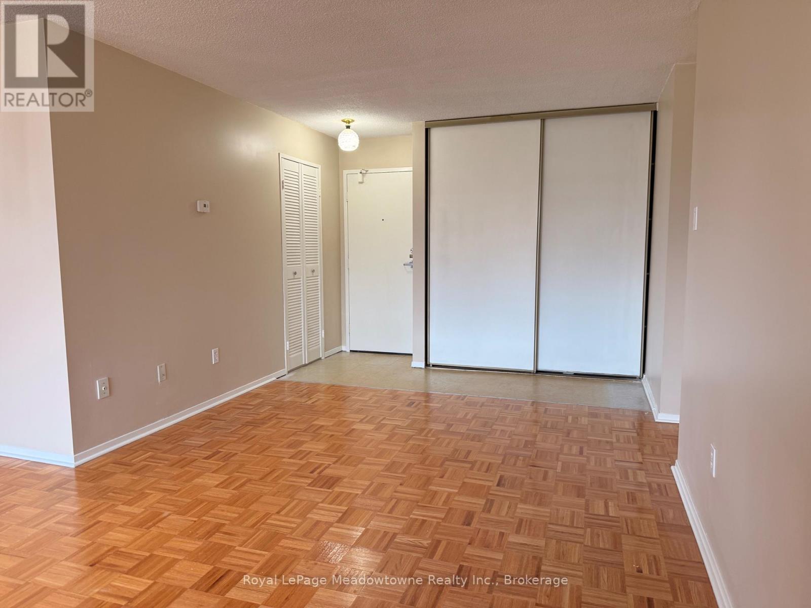 215 - 2929 Aquitaine Avenue, Mississauga, Ontario  L5N 2C7 - Photo 4 - W12920860