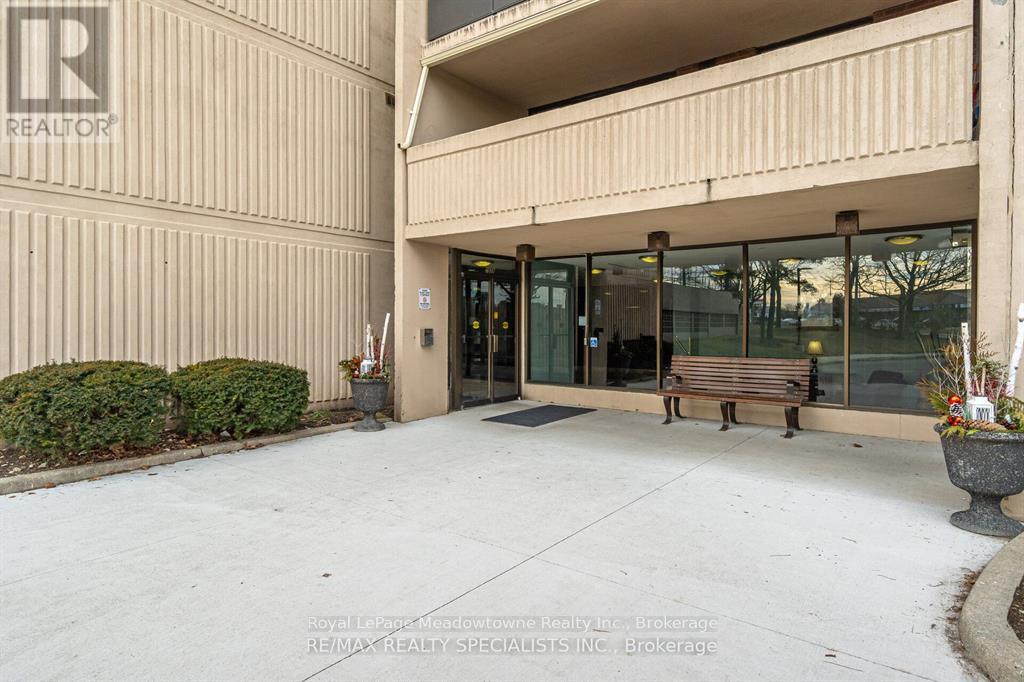 215 - 2929 Aquitaine Avenue, Mississauga, Ontario  L5N 2C7 - Photo 3 - W12920860