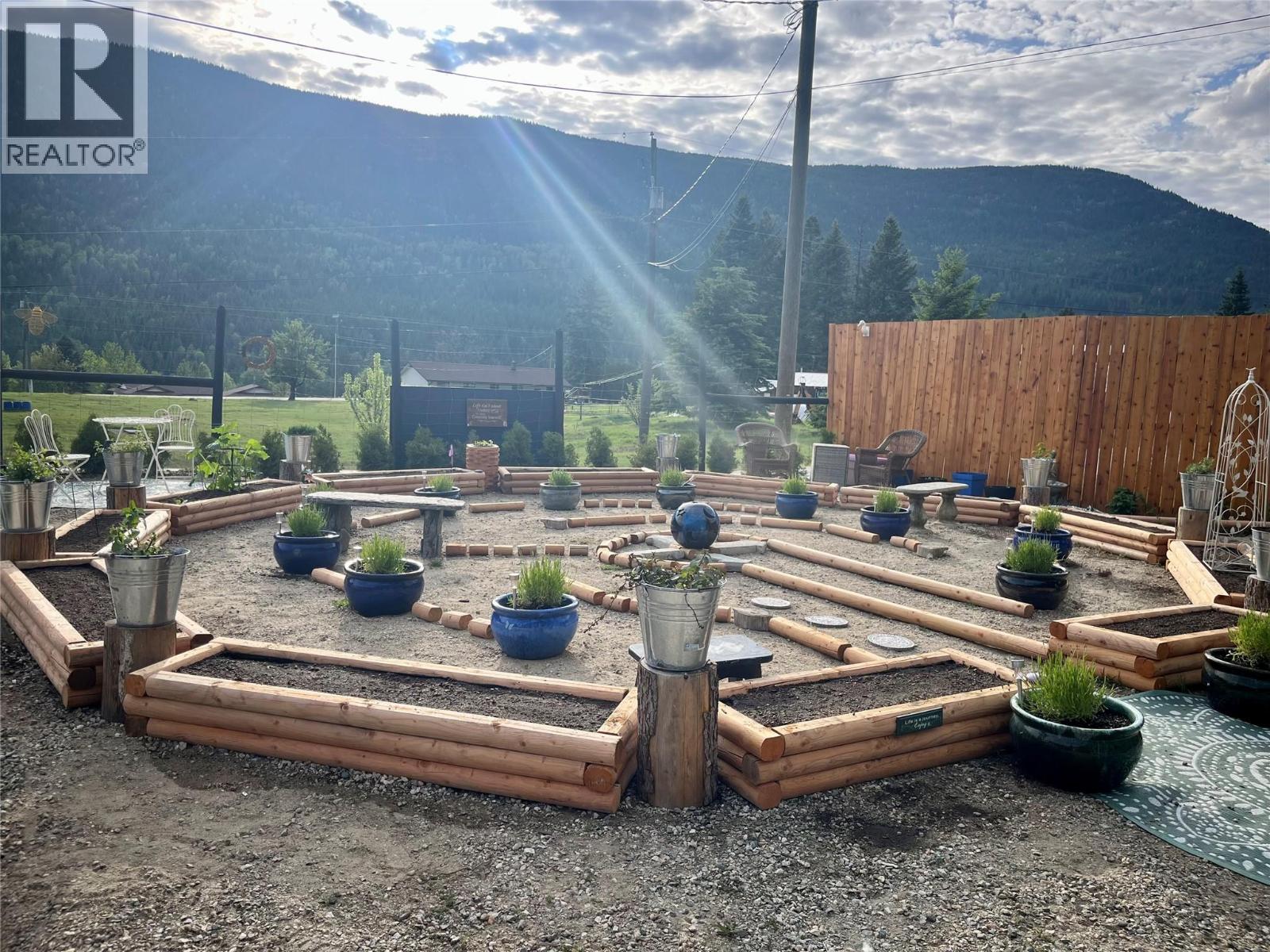 1953 Sandy Road, Castlegar, British Columbia  V1N 4T1 - Photo 74 - 10379009