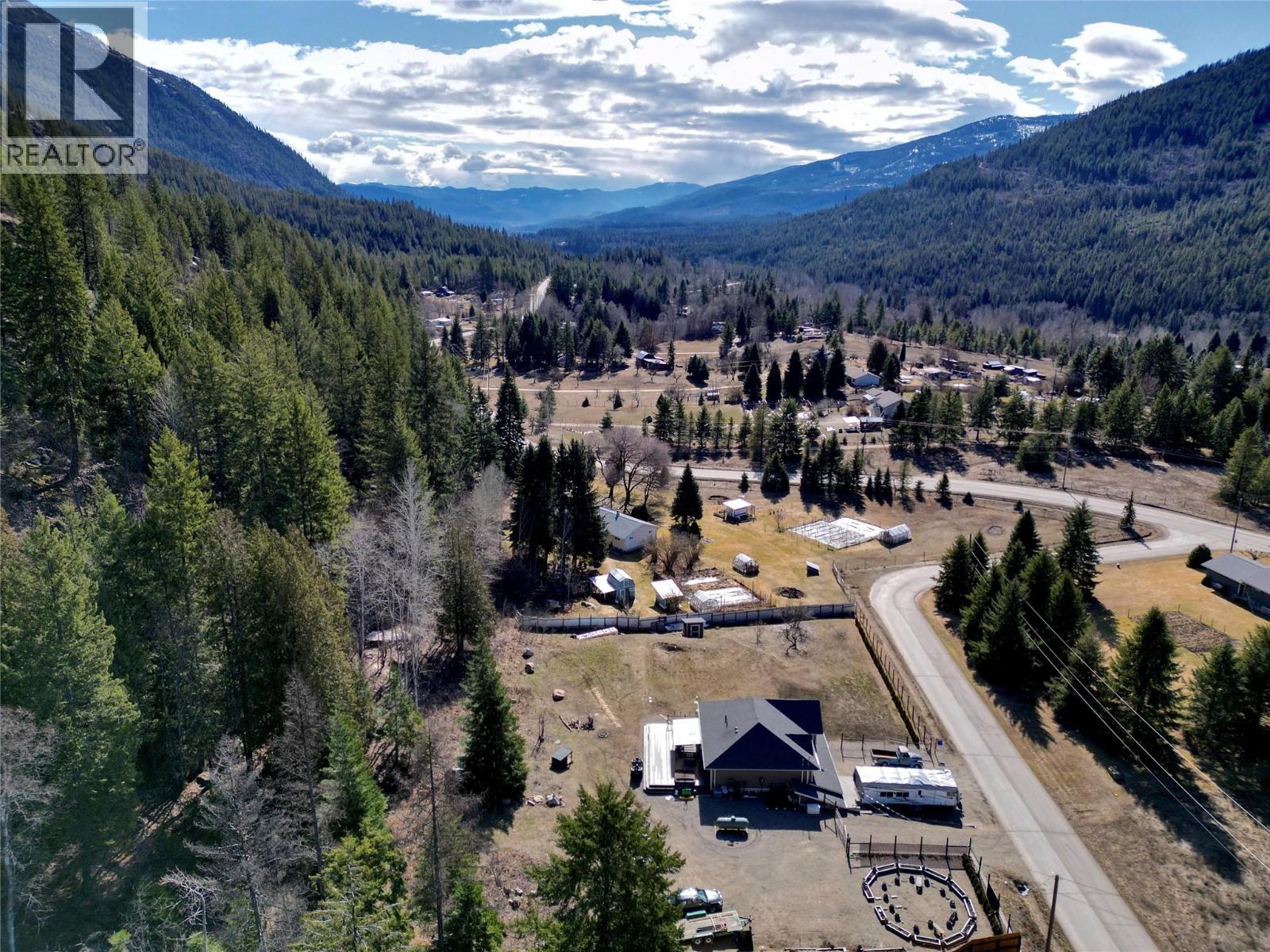 1953 Sandy Road, Castlegar, British Columbia  V1N 4T1 - Photo 49 - 10379009