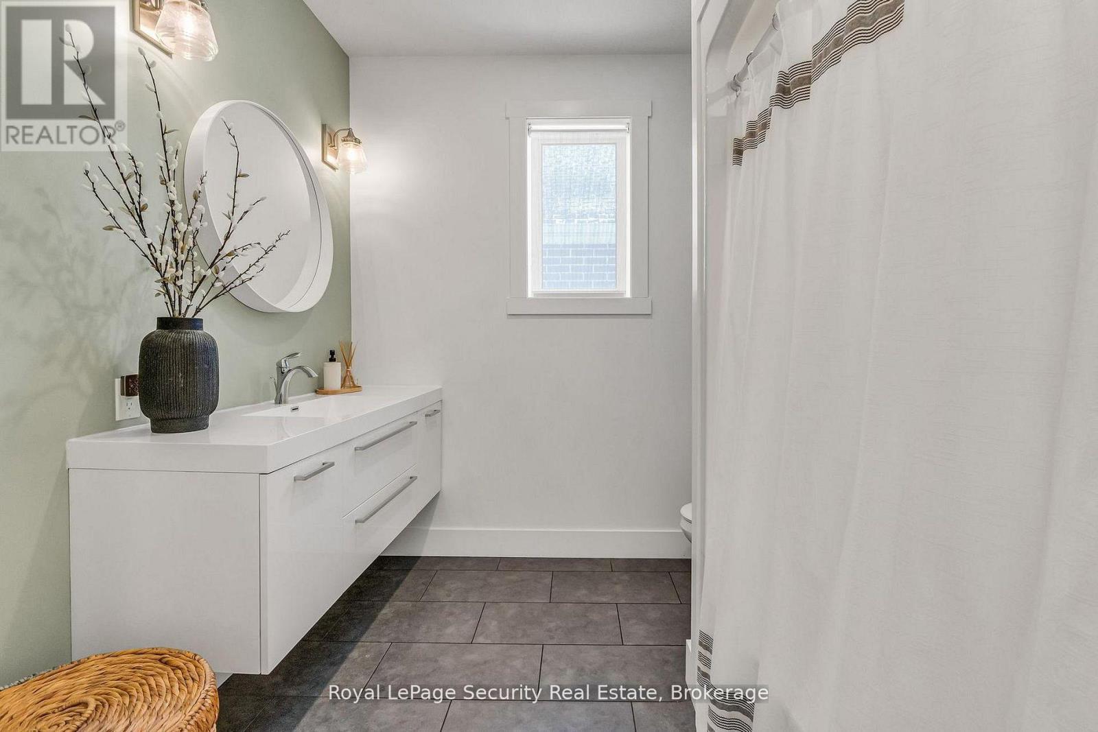 20 Crocus Avenue, Tillsonburg, Ontario  N4G 5S9 - Photo 9 - X12920910