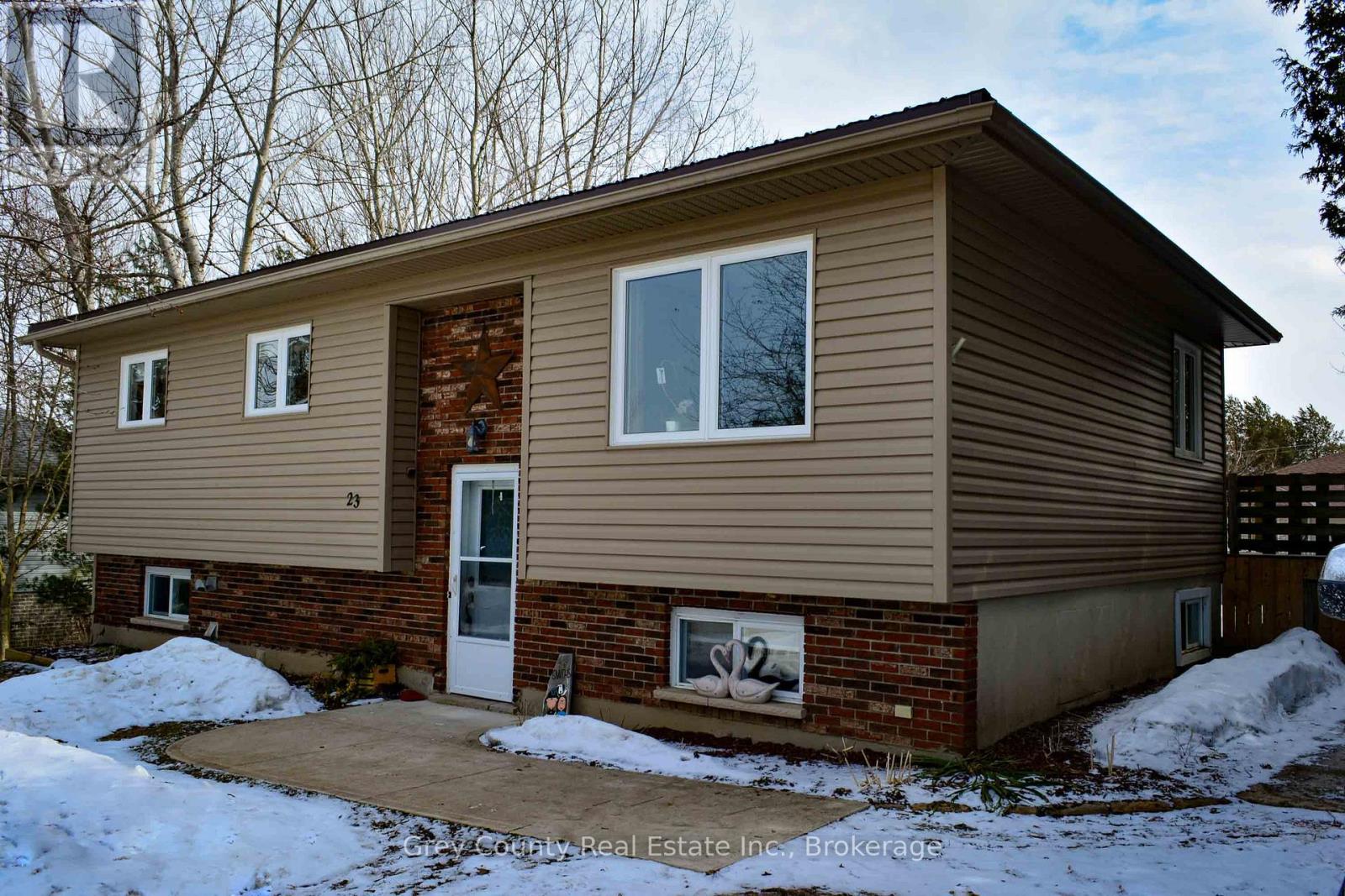 23 Brackenbury Street, Grey Highlands, Ontario  N0C 1H0 - Photo 3 - X12784794