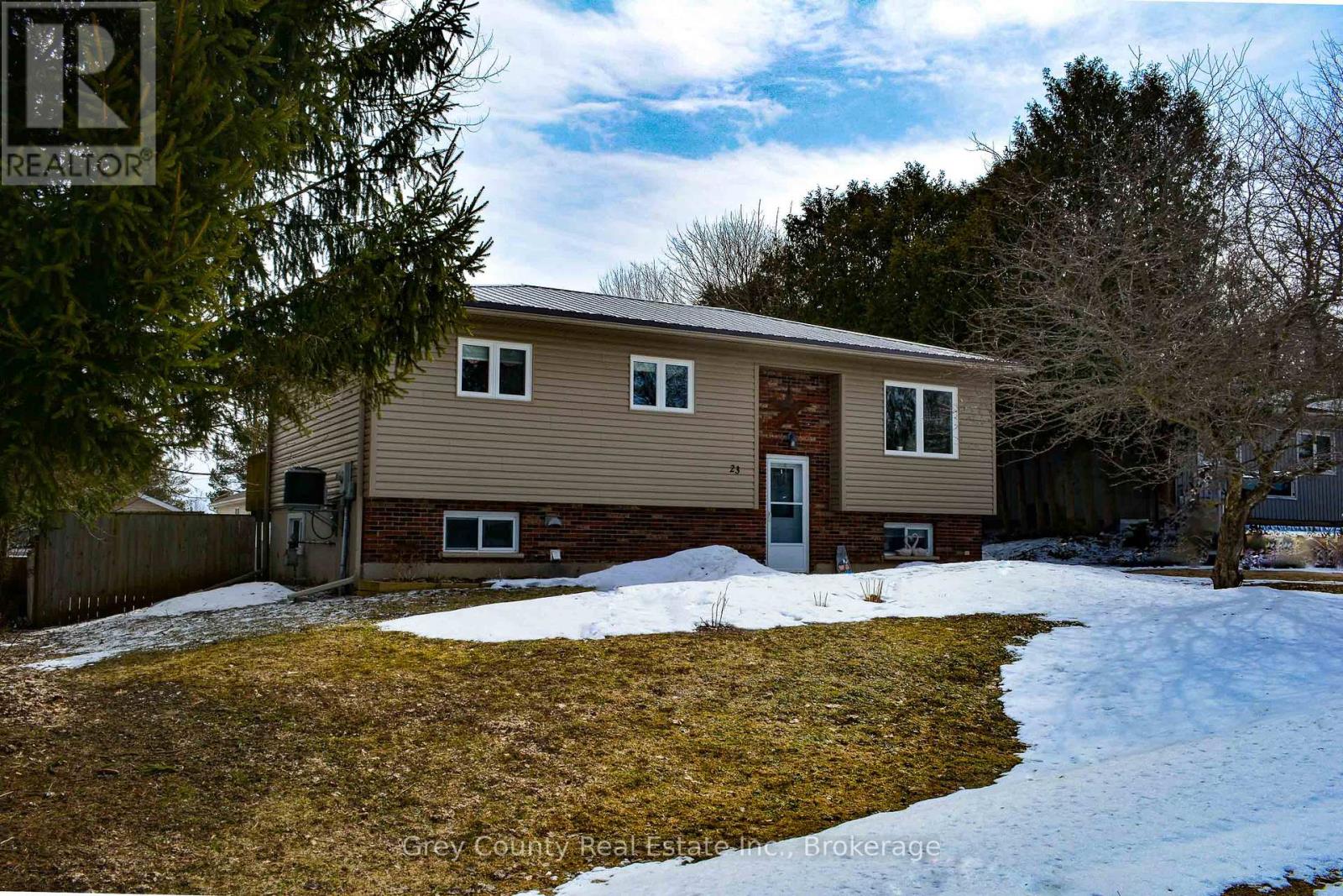 23 BRACKENBURY STREET, Grey Highlands, Ontario