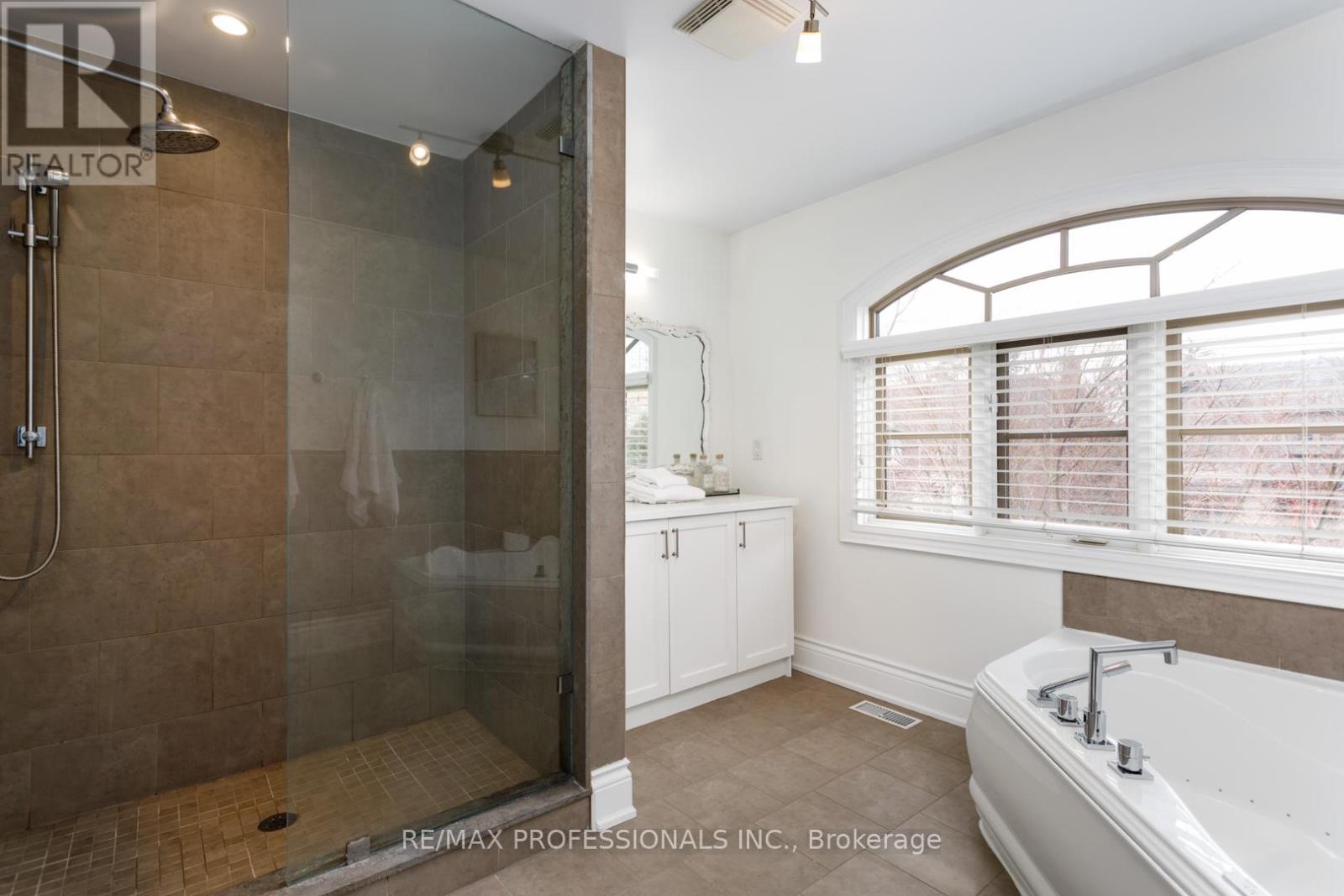 31 Gardenvale Road, Toronto, Ontario  M8Z 4C2 - Photo 30 - W12921018