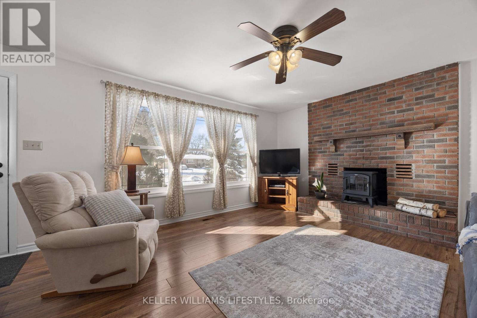 8 East Williams Street, North Middlesex, Ontario  N0M 1A0 - Photo 11 - X12732950