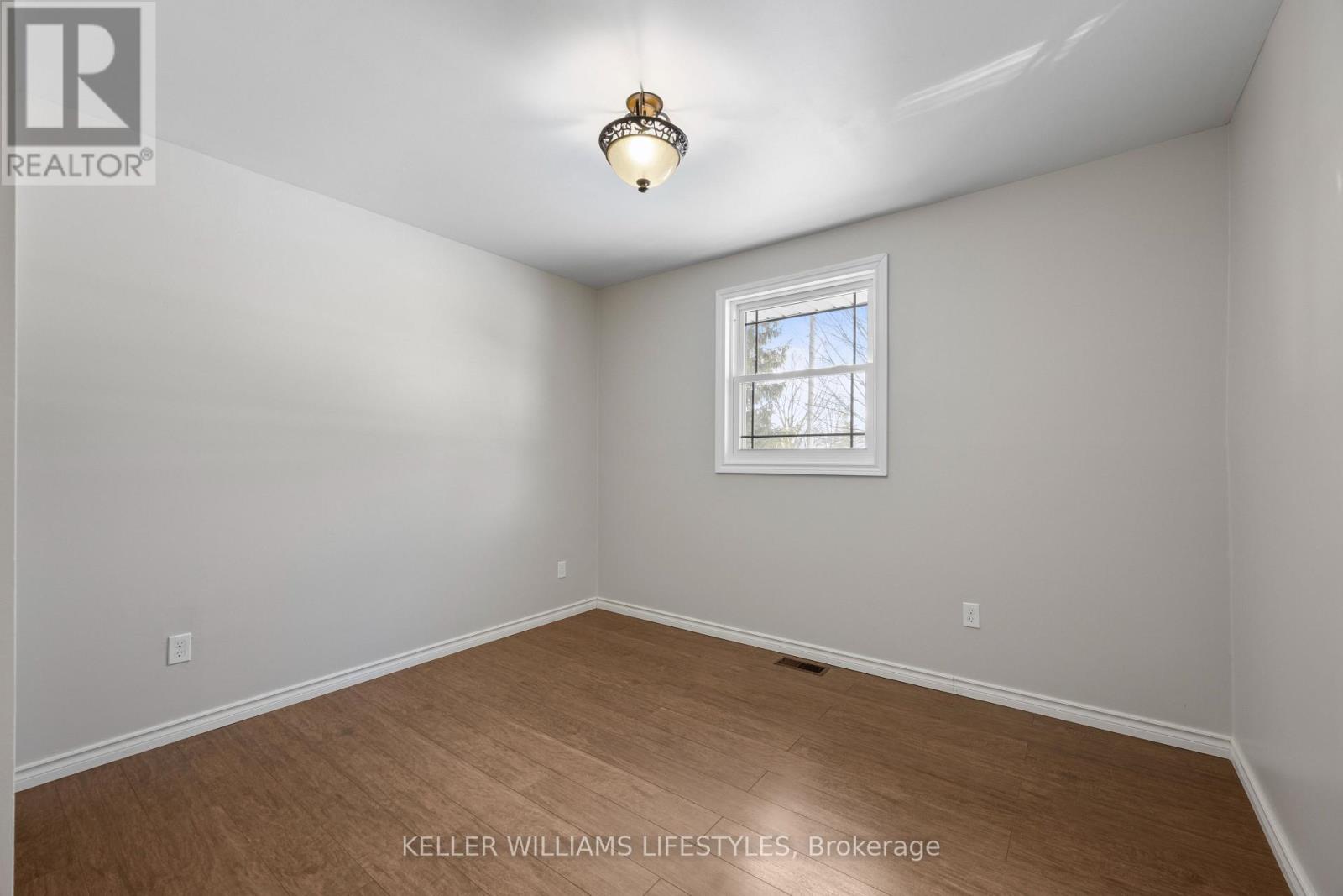 8 East Williams Street, North Middlesex, Ontario  N0M 1A0 - Photo 23 - X12732950