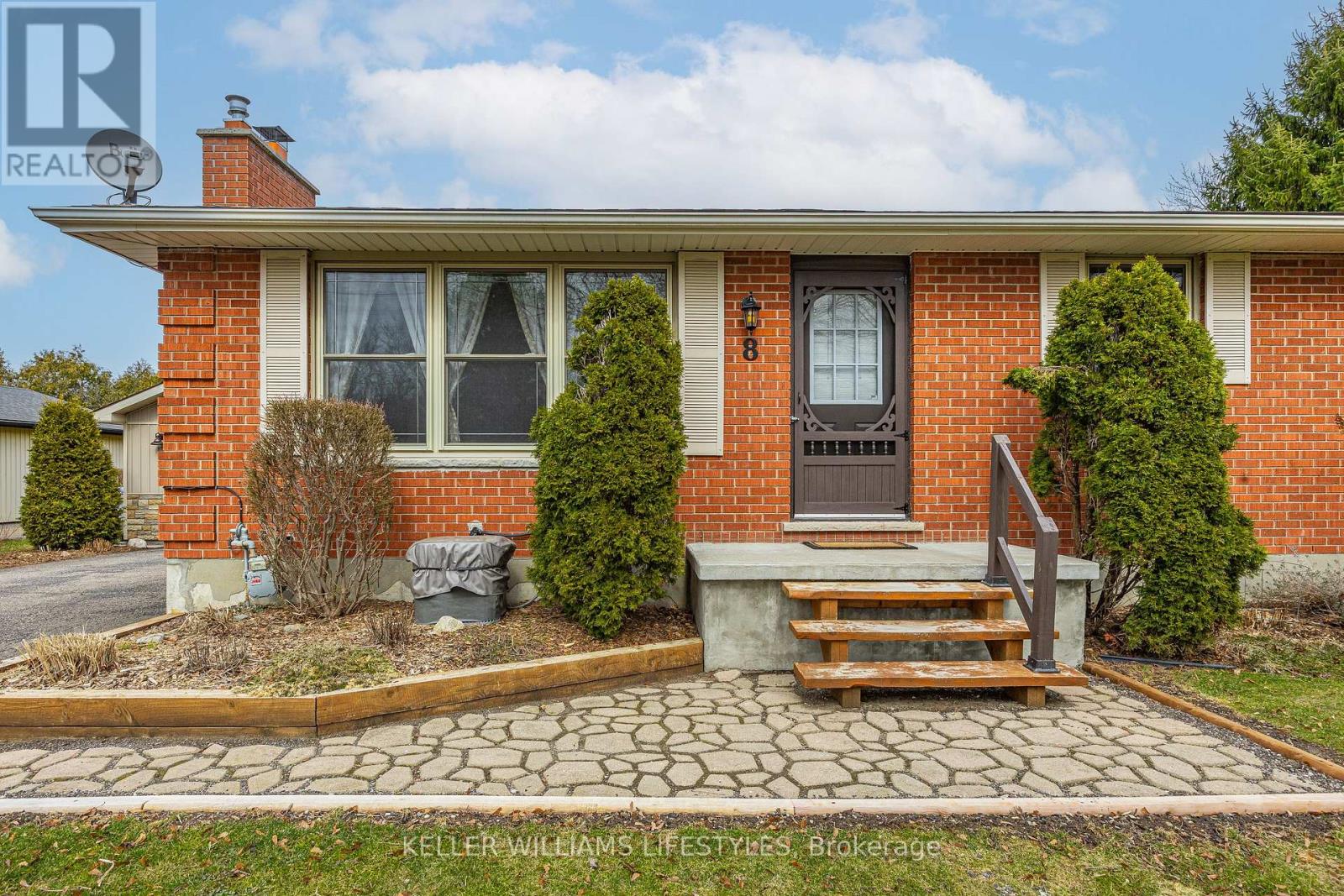 8 East Williams Street, North Middlesex, Ontario  N0M 1A0 - Photo 3 - X12732950