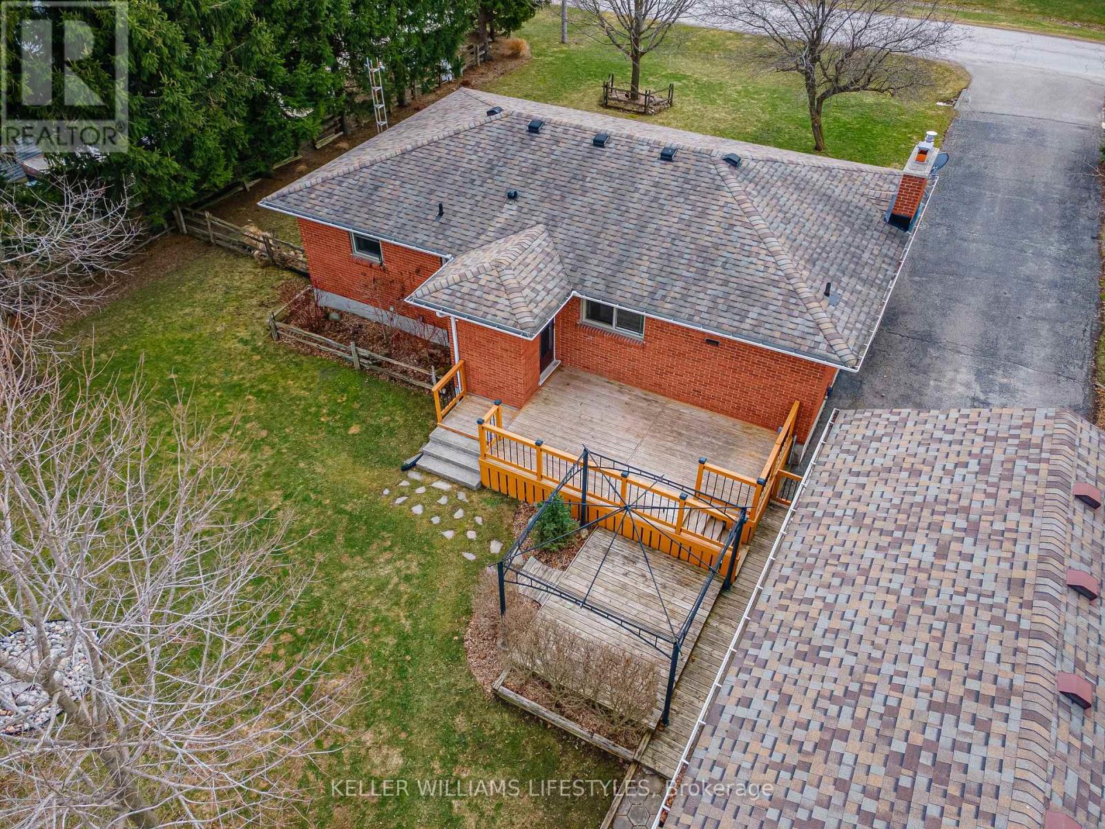 8 East Williams Street, North Middlesex, Ontario  N0M 1A0 - Photo 5 - X12732950