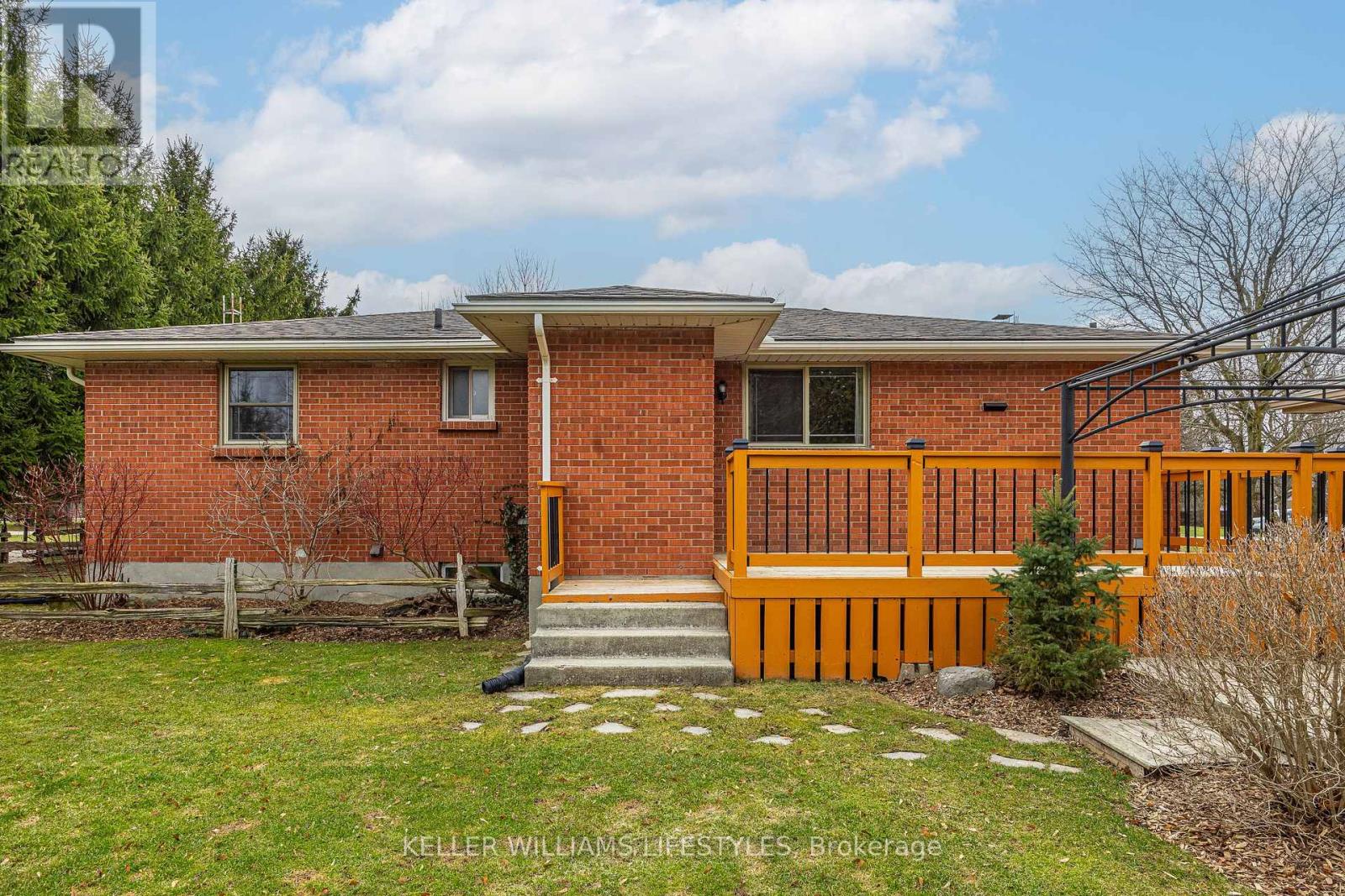 8 East Williams Street, North Middlesex, Ontario  N0M 1A0 - Photo 44 - X12732950