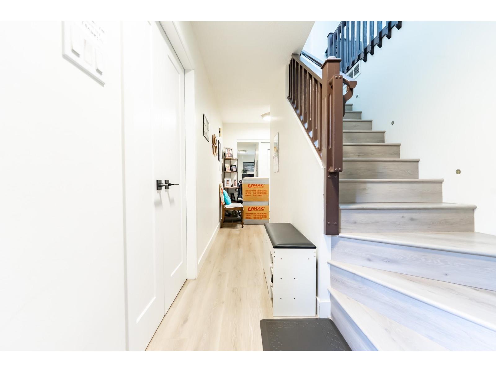 15098 98a Avenue, Surrey, British Columbia  V3R 8H3 - Photo 3 - R3094654