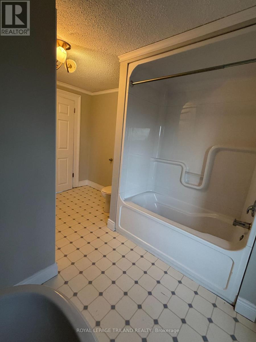 11366 Parson Road, Southwold, Ontario  N5P 3T2 - Photo 8 - X12921248