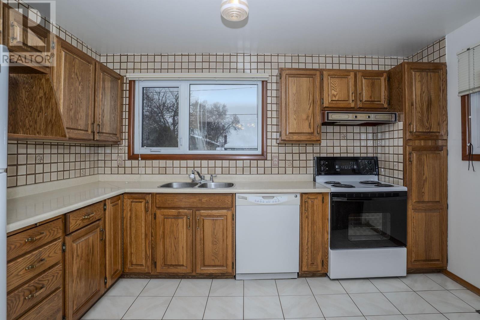 211 Clarkson St S, Thunder Bay, Ontario  P7B 4X1 - Photo 11 - TB2600371