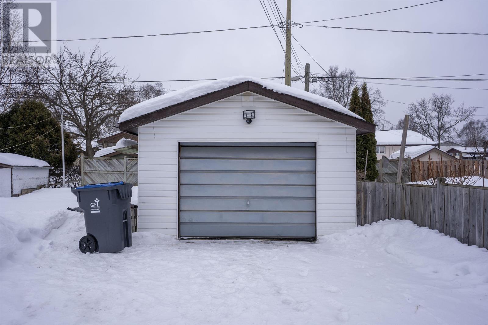 211 Clarkson St S, Thunder Bay, Ontario  P7B 4X1 - Photo 2 - TB2600371