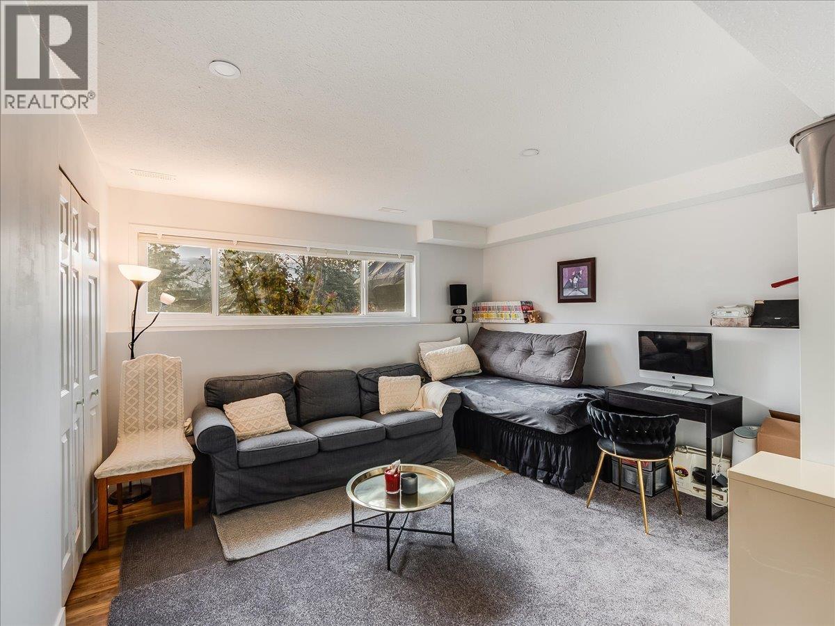 1359 Grosvenor Place, Castlegar, British Columbia  V1N 3X8 - Photo 33 - 10370880